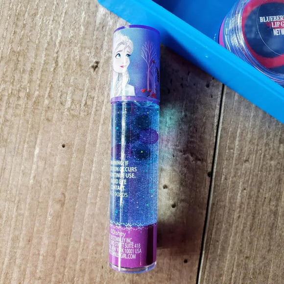 NWT Frozen 2 Cosmetic Case with Lip Gloss Bundle - Picture 8 of 14